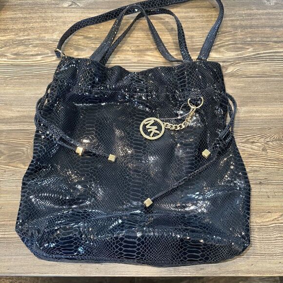Michael Kors Snakeskin Leather Navy Shoulder Bag. Gold Tone Hardware. Mint. - Picture 1 of 12